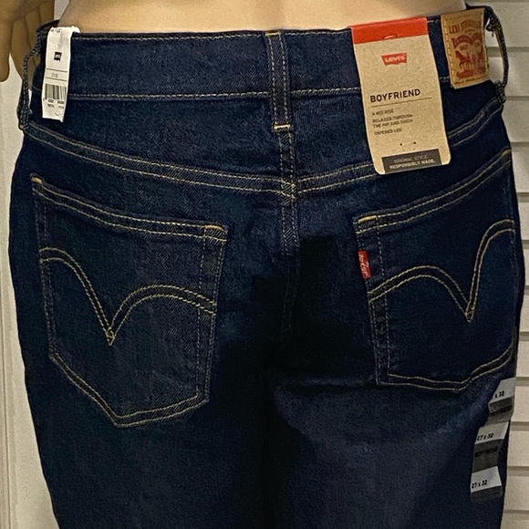 Levi's Women's Boyfriend Dark Wash Mid-Rise Tapered Leg Jeans Size 27 x 32 NWT - Picture 5 of 6